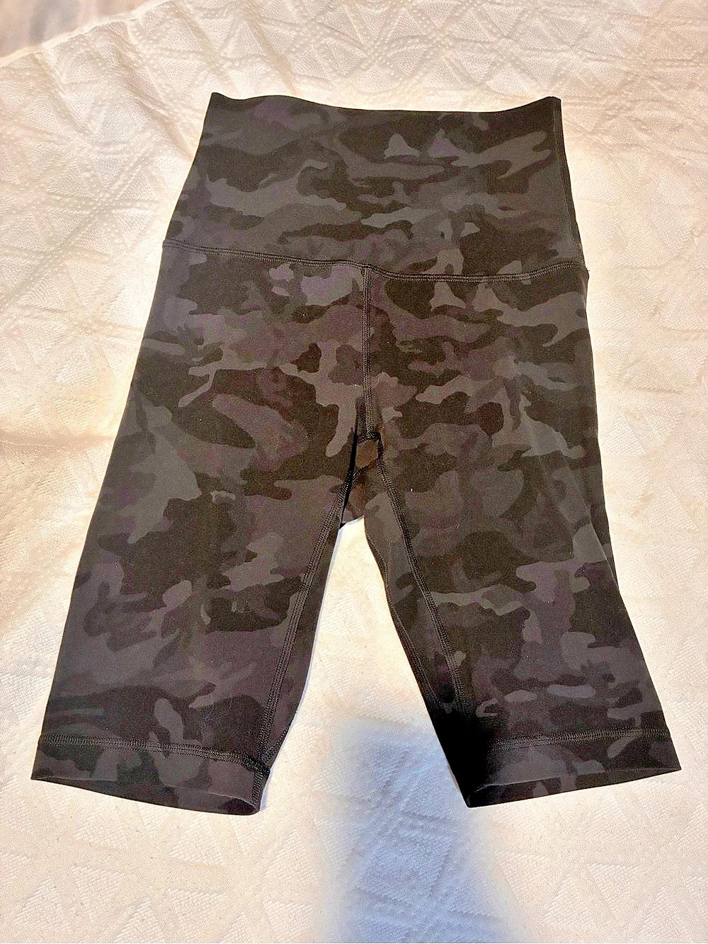 lululemon Women's Camo shorts in Black Like New